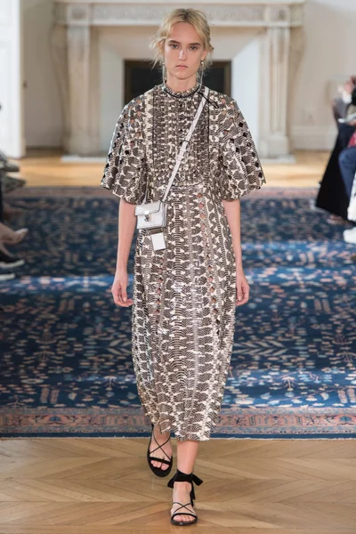 Look 32